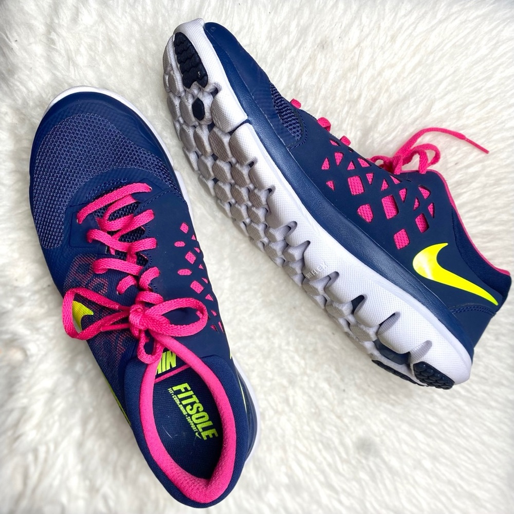 SOLD Nike Flex Fitsole Size Women’s 8